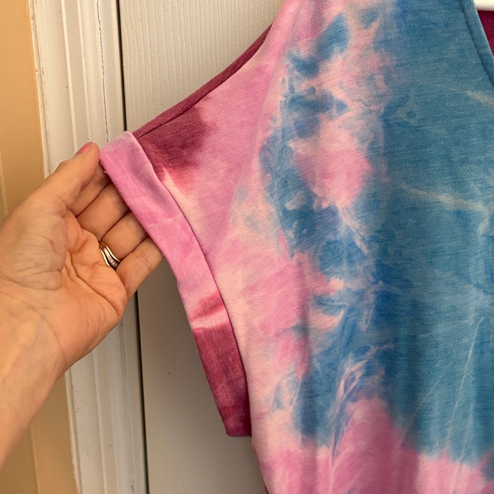 Green Envelope NWT Scoop Neck Tie-Dye Tee - Pink, Blue, Purple - Picture 4 of 6